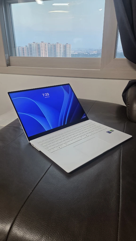 최신 Lg 노트북 그램 프로 17 인치 울트라7 S2 RTX4050 원가384만원 RAM32 ssd1tb 쿨매 A급 이미지