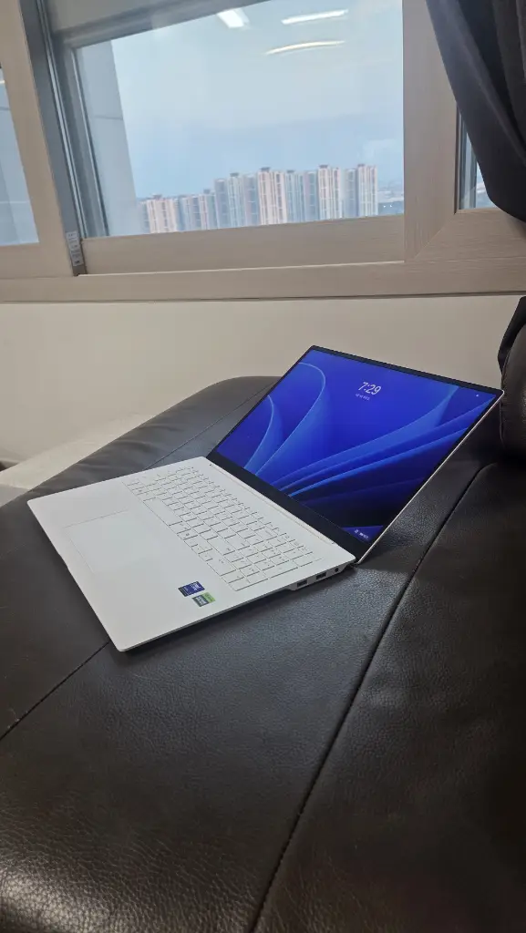 최신 Lg 노트북 그램 프로 17 인치 울트라7 S2 RTX4050 원가384만원 RAM32 ssd1tb 쿨매 A급 이미지