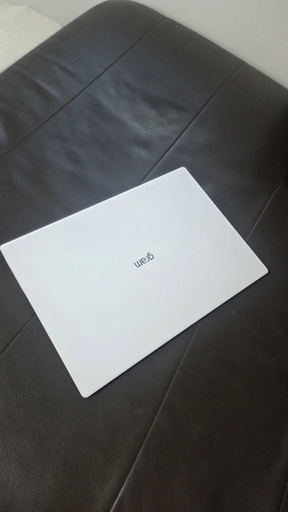 최신 Lg 노트북 그램 프로 17 인치 울트라7 S2 RTX4050 원가384만원 RAM32 ssd1tb 쿨매 A급 이미지