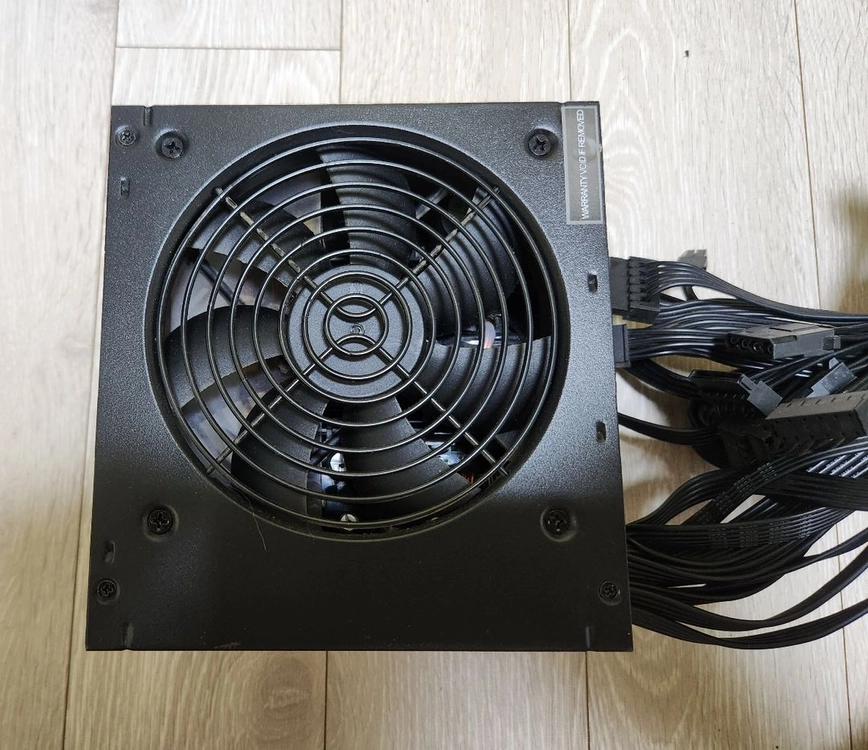 슈퍼플라워 500W 80plus 파워서플라이 이미지