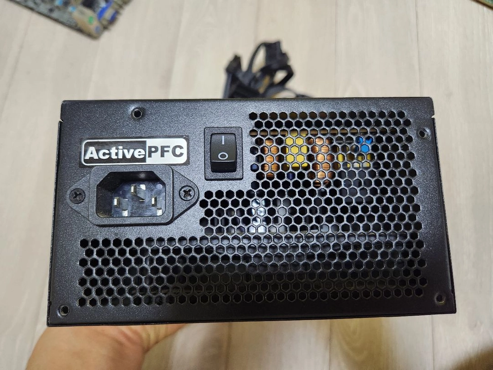 슈퍼플라워 500W 80plus 파워서플라이 이미지