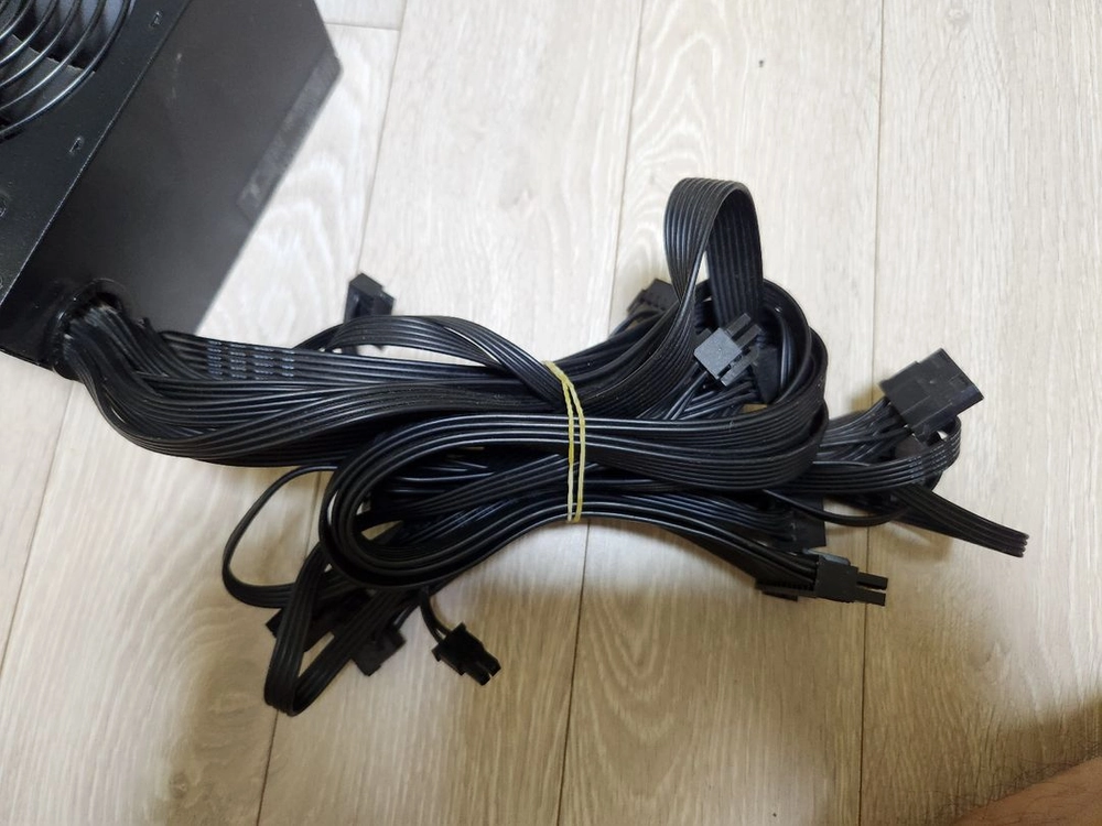 슈퍼플라워 500W 80plus 파워서플라이 이미지