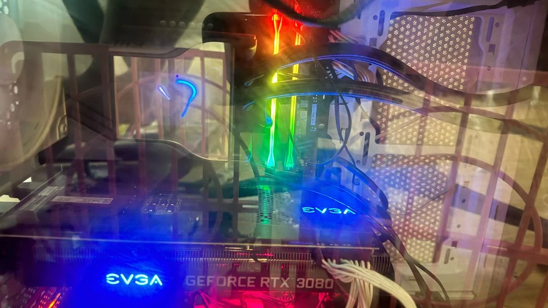 모니터2대 완본체 14700k,rtx3080,32기가램,ssd1.5테라 이미지