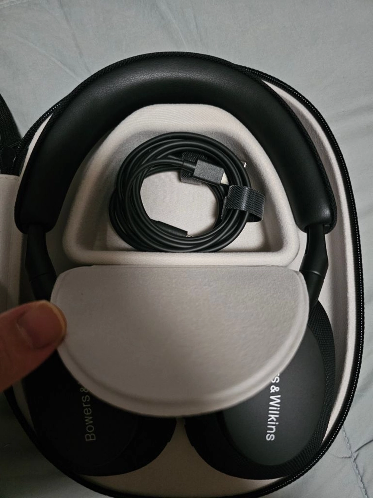 Bowers & Wilkins px7s2 무선 헤드폰 이미지