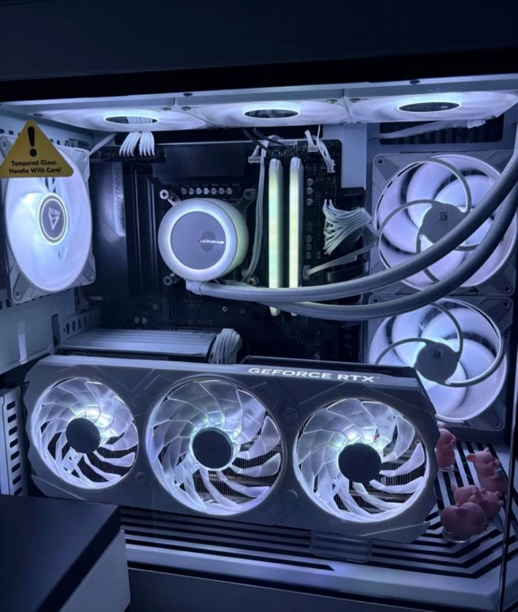 i7 13700K RTX4070 화이트 게이밍 컴퓨터 본체 데스크탑 - 안심되는 중고거래