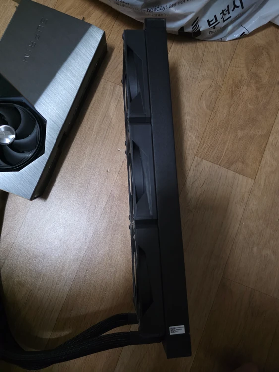 수냉 MSI 지포스 RTX 5090 슈프림 리퀴드 SOC 700만에 팝니다. 이미지