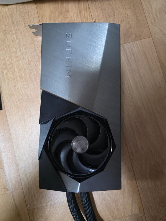수냉 MSI 지포스 RTX 5090 슈프림 리퀴드 SOC 700만에 팝니다. 이미지