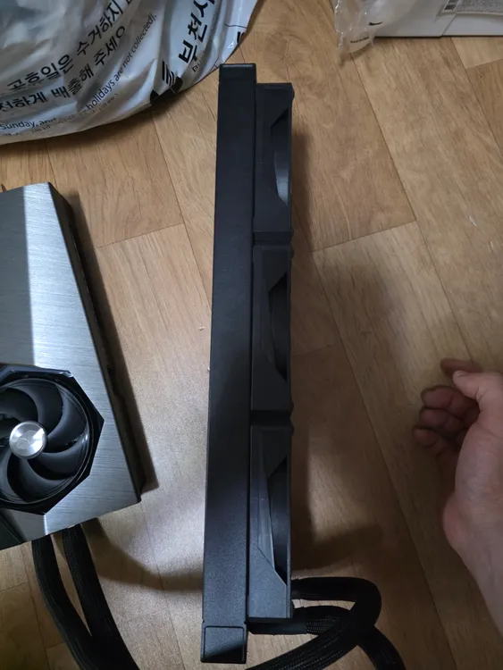 수냉 MSI 지포스 RTX 5090 슈프림 리퀴드 SOC 700만에 팝니다. 이미지