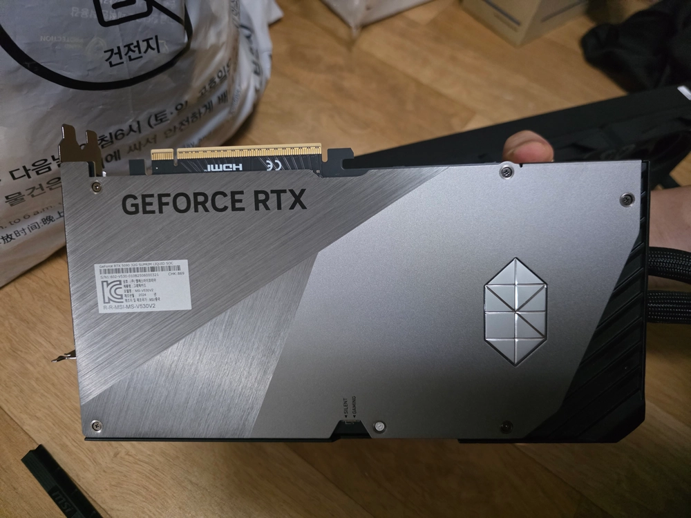 수냉 MSI 지포스 RTX 5090 슈프림 리퀴드 SOC 700만에 팝니다. 이미지