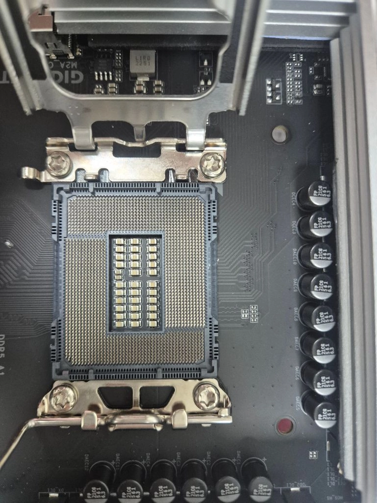 Z790 AORUS ELITE AX W / LGA 1700 / 인텔 12/13/14 세대 / WIFI 내장 이미지
