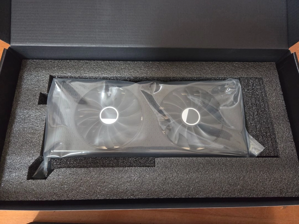 XFX SWFT 210 RX 7700 XT 교환품 미개봉 이미지