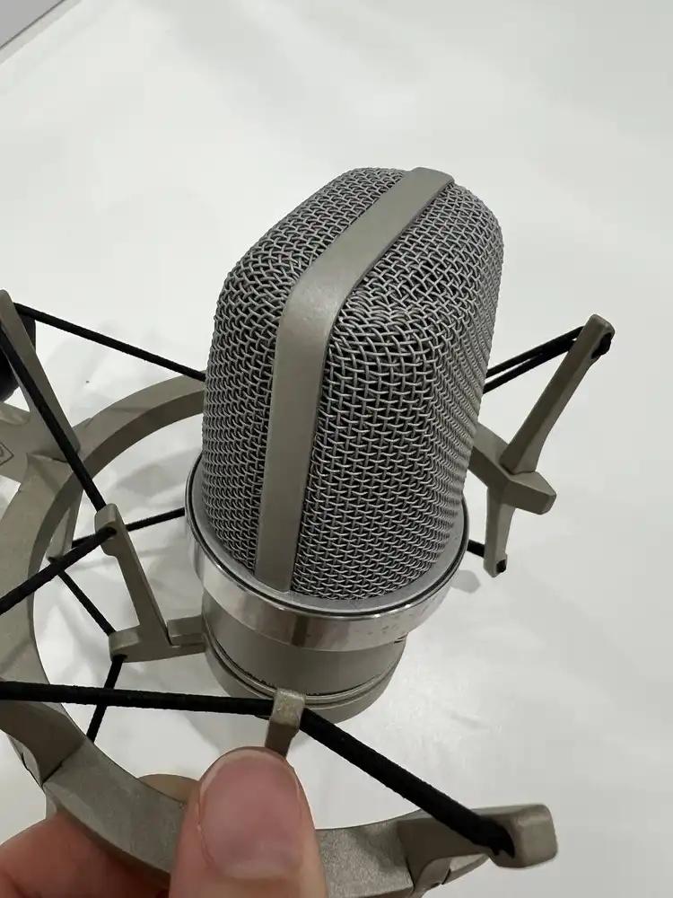 노이만 TLM 102 (Neumann TLM102) 콘덴서 마이크 팝니다 (외관 찌그러짐 감안 저렴히 올림) 이미지