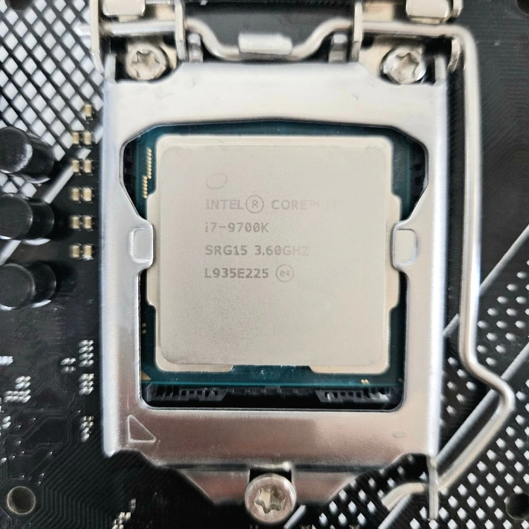 인텔 i7-9700K + ASUS Z390-A 이미지