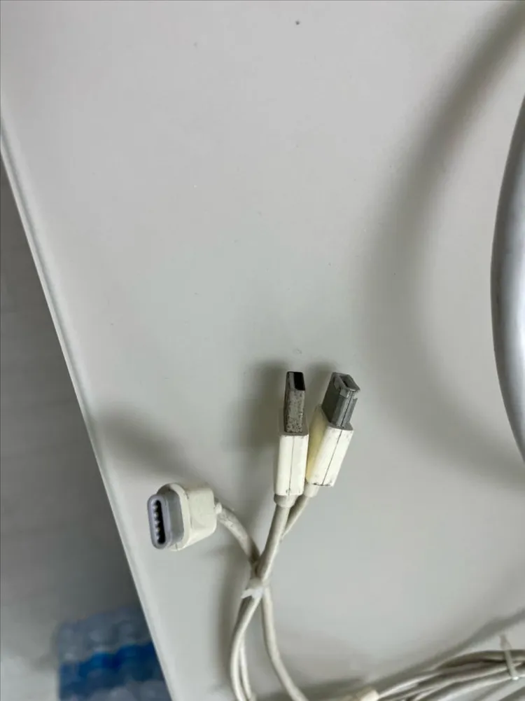 애플 시네마 디스플레이 A1081 20인치 모니터불량 과 어뎁터 이미지