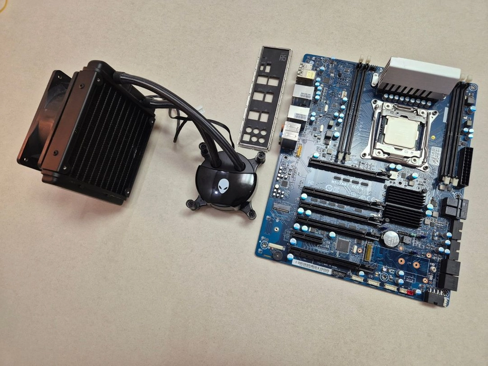 인텔 i7-7820x CPU + X299 메인보드 + 수냉쿨러 세트 - 안심되는 중고거래