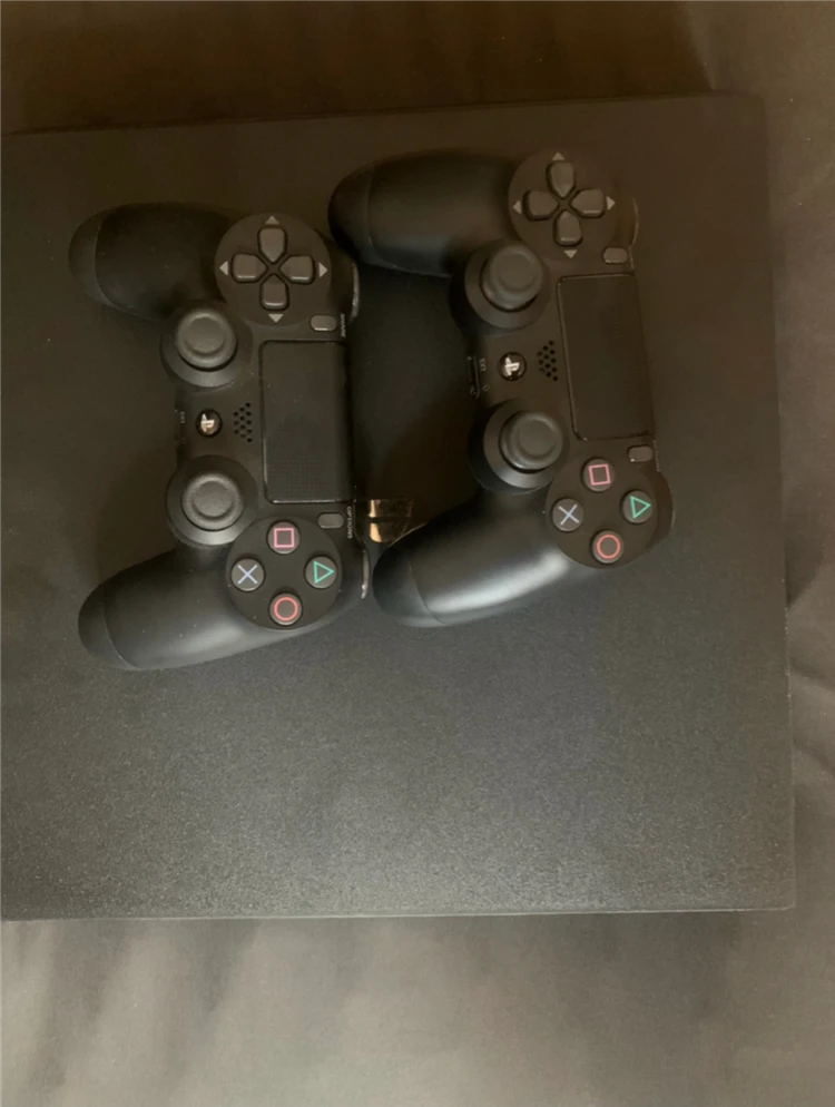 PS4 pro 7218 1tb 판매. 기본셋 이미지