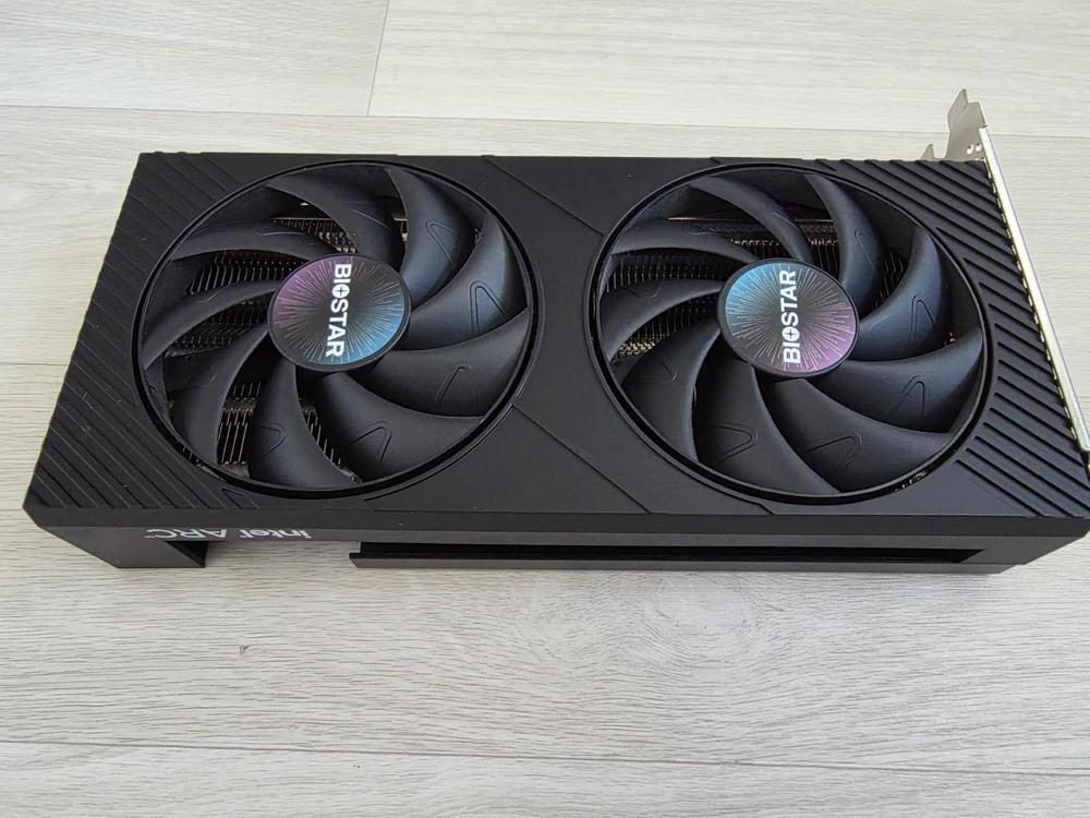 인텔 Arc A750 8GB 그래픽카드 팝니다. - 안심되는 중고거래