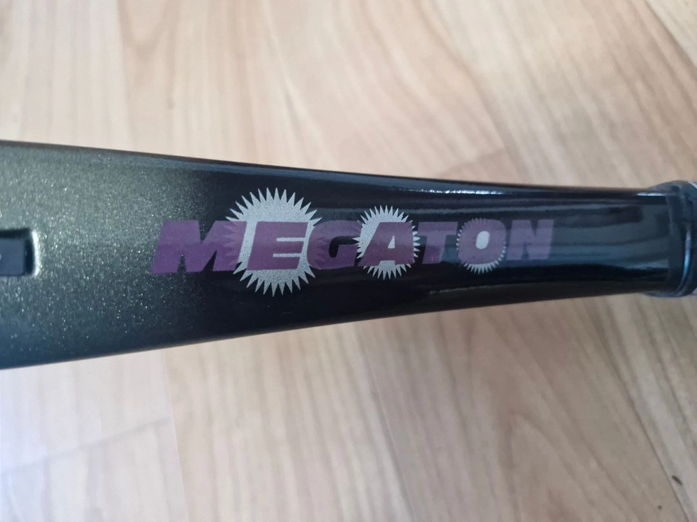 한일 MEGATON 테니스 라켓 이미지