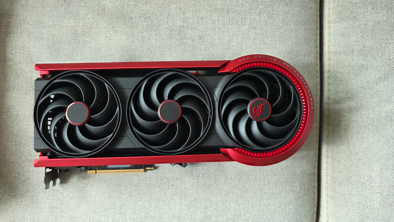 RTX5090 매트릭스 MATRIX 이미지