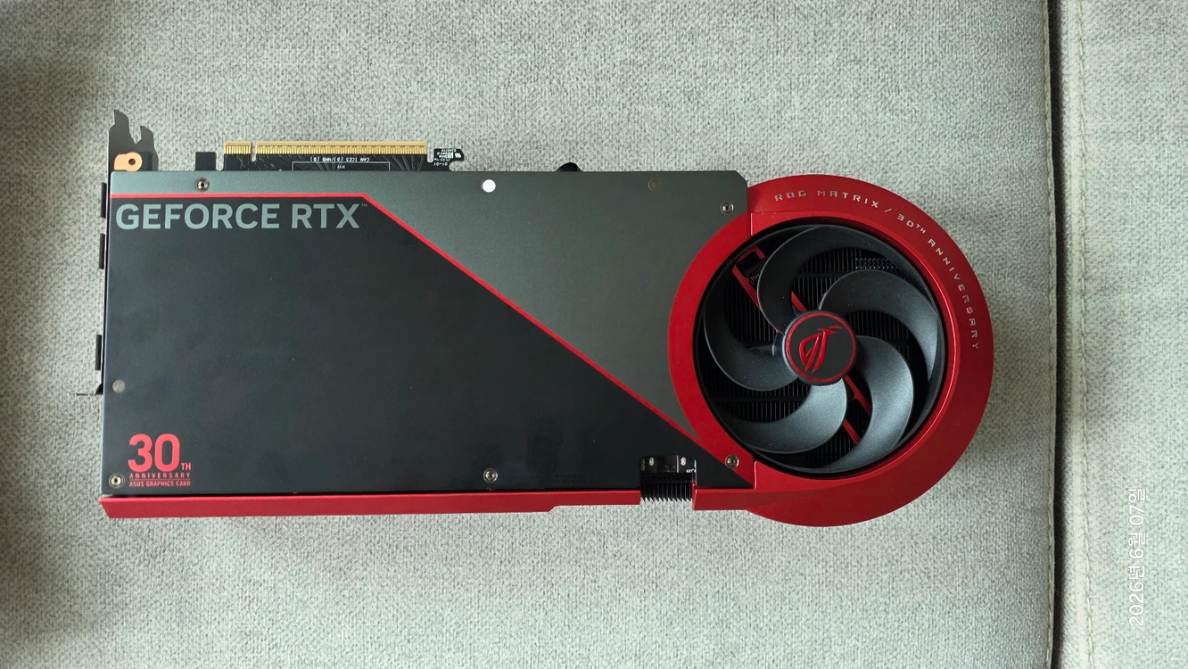 RTX5090 매트릭스 MATRIX 이미지