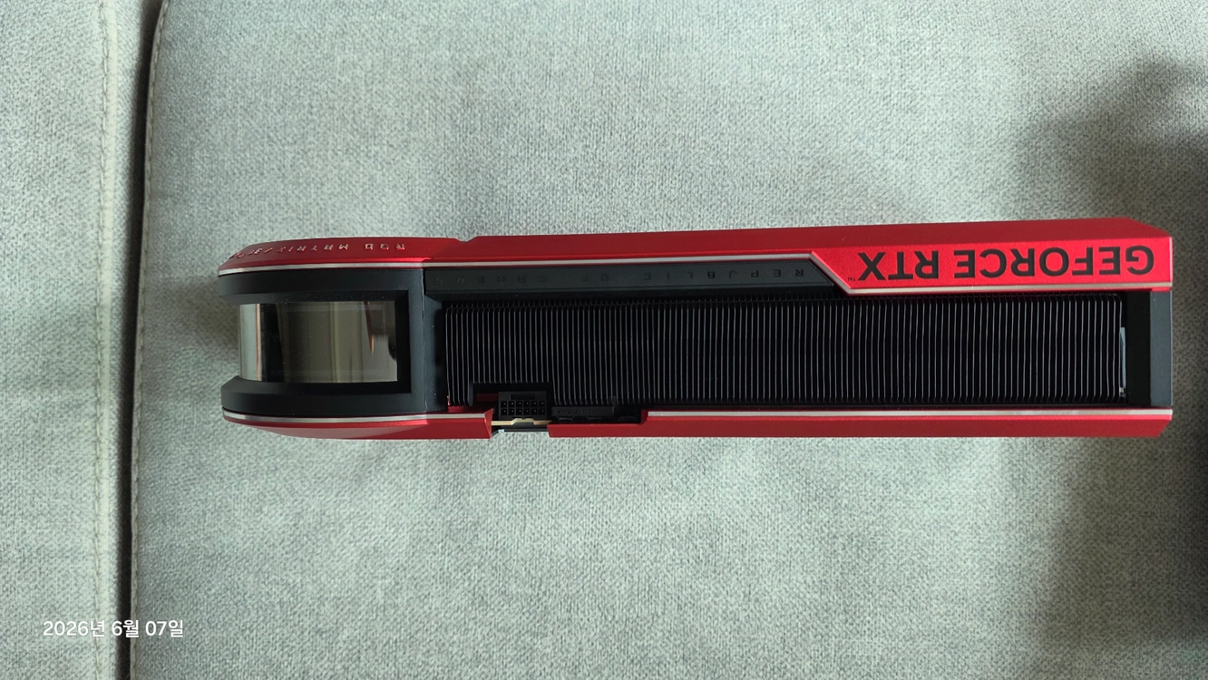 RTX5090 매트릭스 MATRIX 이미지