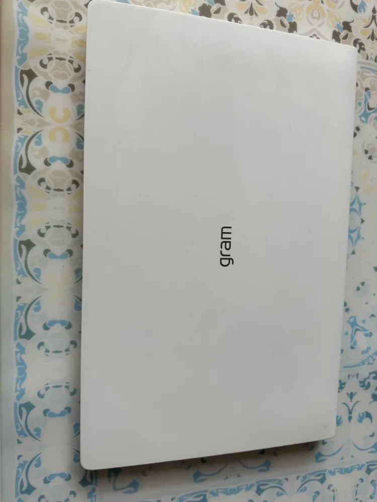 LG 그램 15인치 노트북 (i5, 16GB RAM) 이미지
