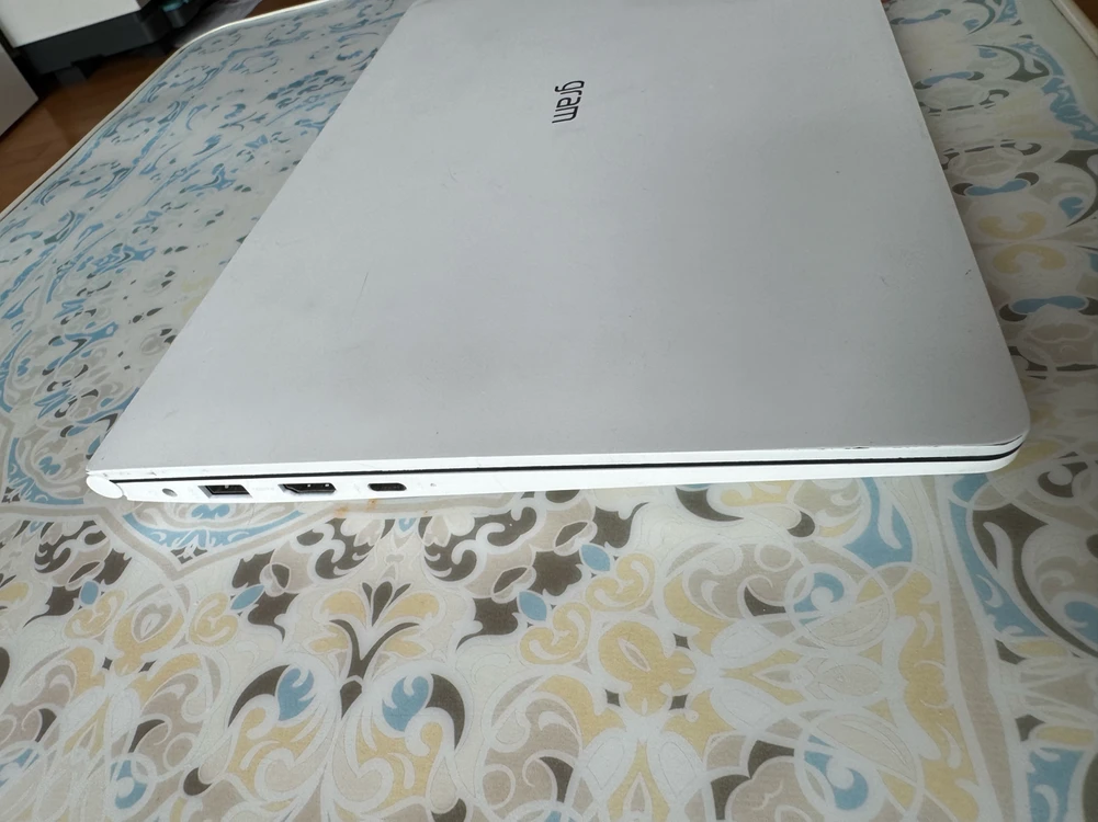 LG 그램 15인치 노트북 (i5, 16GB RAM) 이미지