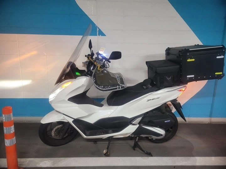 22년식 3만 혼다 PCX 125 화이트 배달 완벽 세팅 스쿠터 이미지
