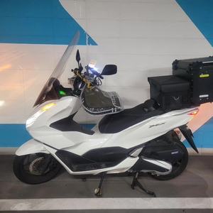 22년식 3만 혼다 PCX 125 화이트 배달 완벽 세팅 스쿠터 이미지