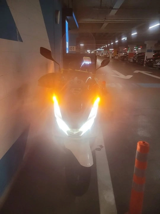 22년식 3만 혼다 PCX 125 화이트 배달 완벽 세팅 스쿠터 이미지