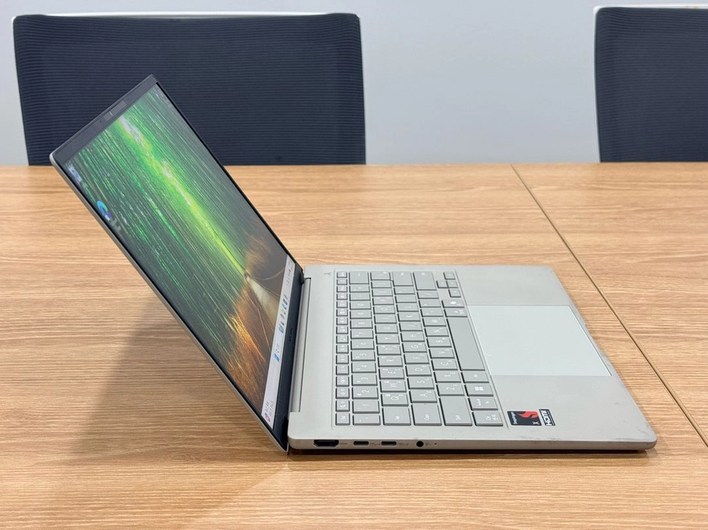 ASUS 젠북 A14 노트북 (무게: 899g) 이미지