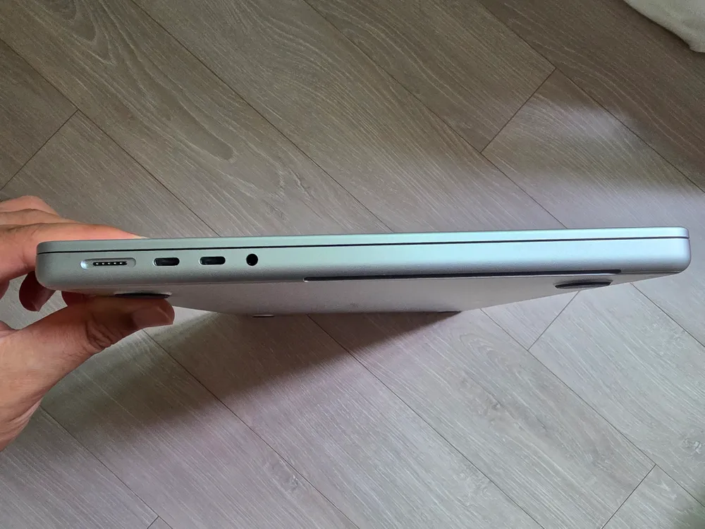 싸이클2 단순개봉급 맥북프로14 M5pro 15/16코어 램24g ssd 1tb 실버 팜 이미지