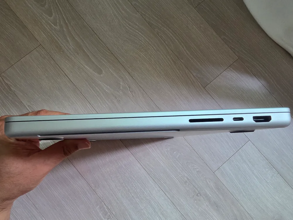 싸이클2 단순개봉급 맥북프로14 M5pro 15/16코어 램24g ssd 1tb 실버 팜 이미지