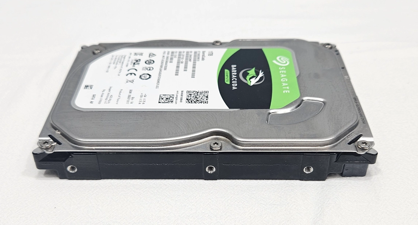 씨게이트(바라쿠다) 1TB 3.5인치 HDD (배드섹터 0% · 상태 양호 + 고급 SATA 케이블 2개 증정) 이미지