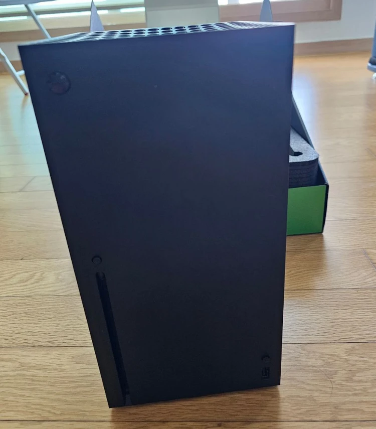 XBOX 시리즈X 이미지