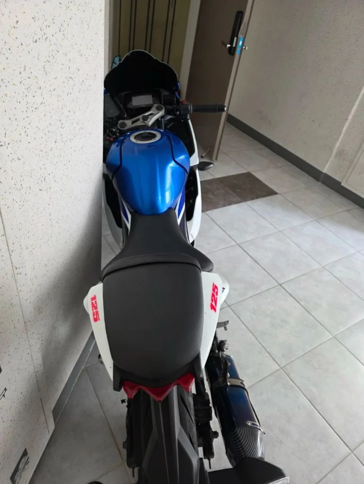 스즈키 GSX-R125 블루/화이트 24년식 이미지