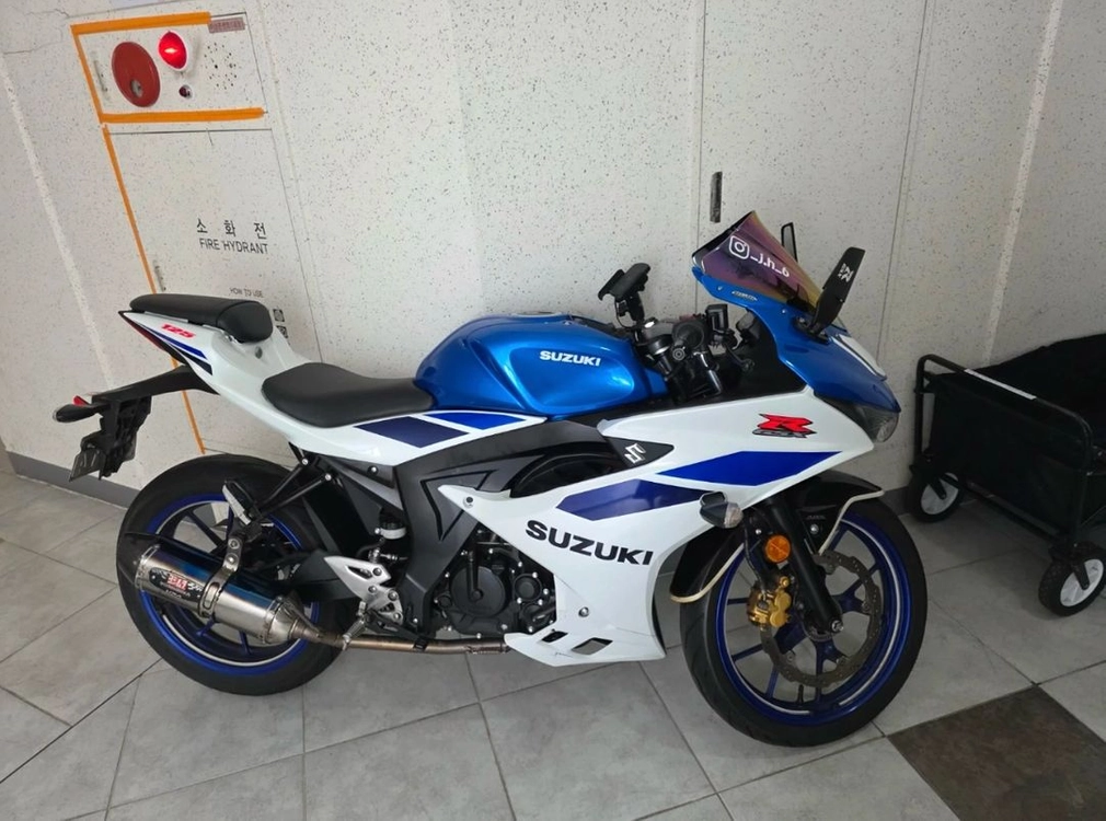 스즈키 GSX-R125 블루/화이트 24년식 이미지