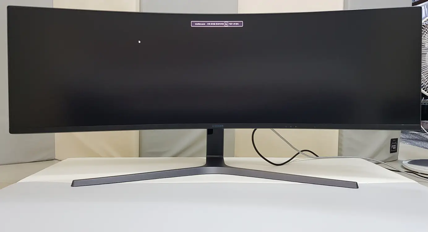 삼성전자 QLED HDR 32:9 49인치 수퍼 울트라 와이드 게이밍 모니터 이미지