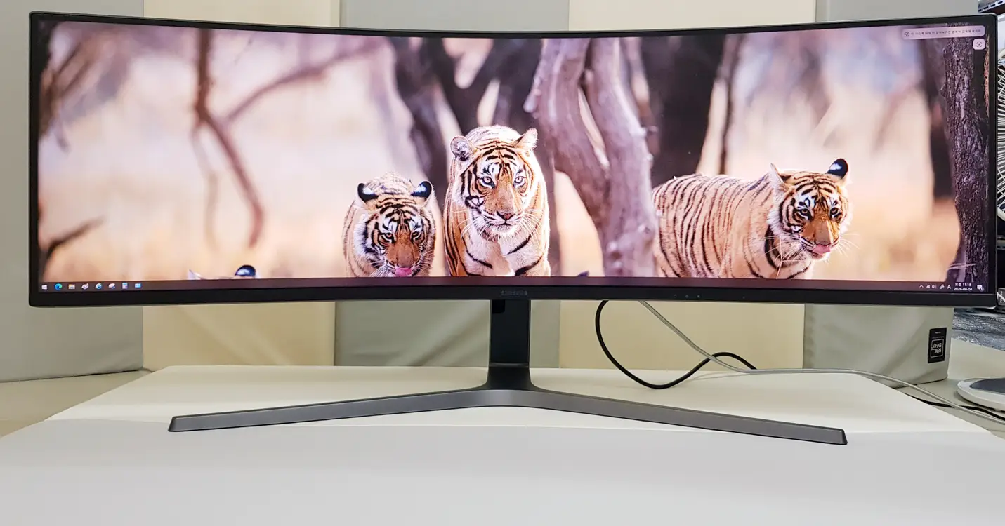 삼성전자 QLED HDR 32:9 49인치 수퍼 울트라 와이드 게이밍 모니터 이미지