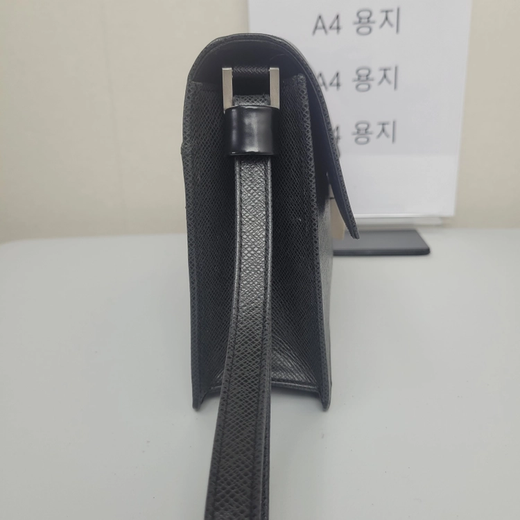 루이비통 M30782 타이가 세컨백 클러치백 (누나명품중고) 이미지