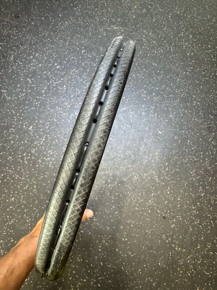 다이아뎀 노바 라켓입니다 300g 100 입니다 이미지