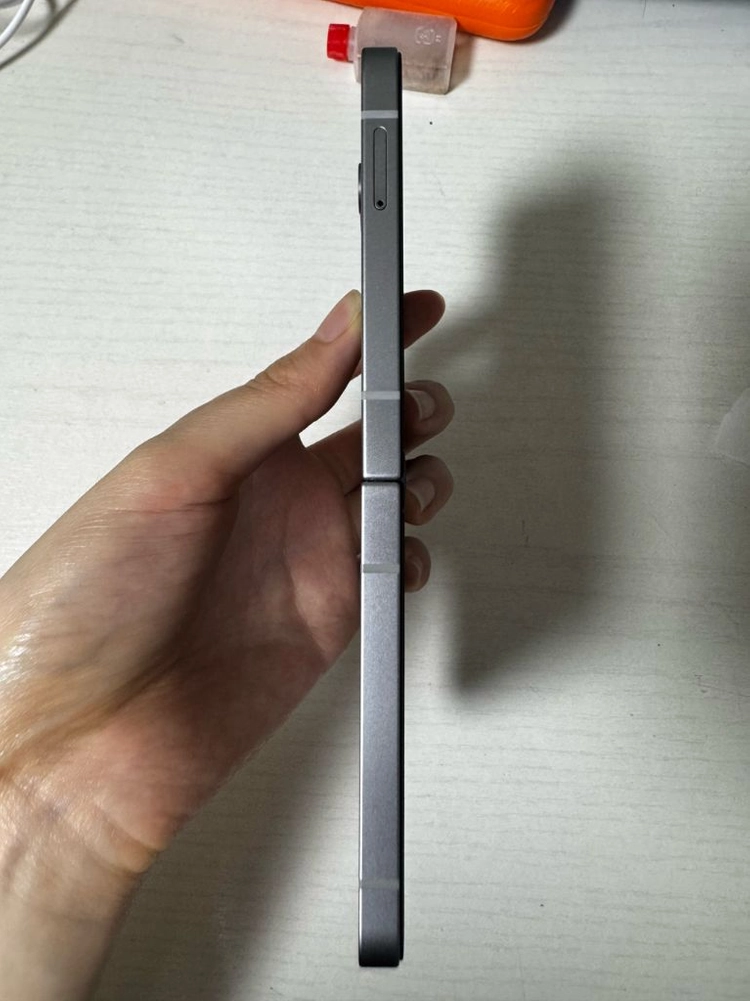 갤럭시 z 플립6 256GB 실버 이미지