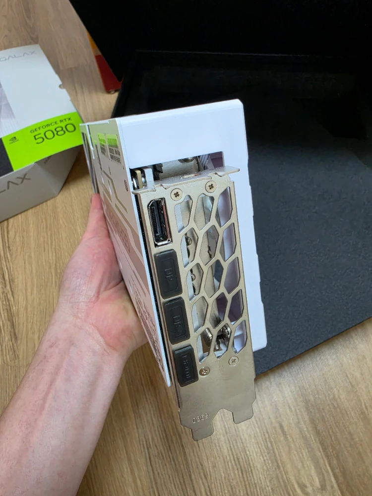 갤럭시 GALAX 지포스 RTX 5080 EX GAMER WHITE OC D7 이미지