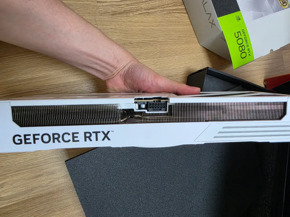 갤럭시 GALAX 지포스 RTX 5080 EX GAMER WHITE OC D7 이미지