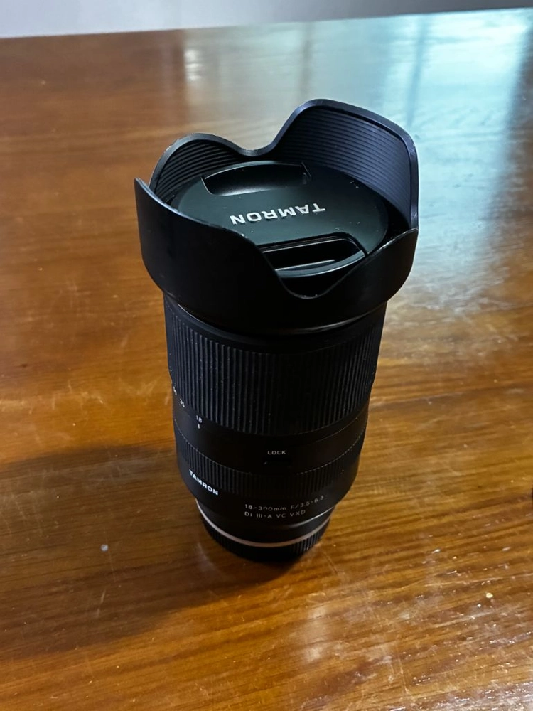 탐론 18-300mm F3.5-6.3 E마운트 올인원 줌 렌즈 - 안심되는 중고거래