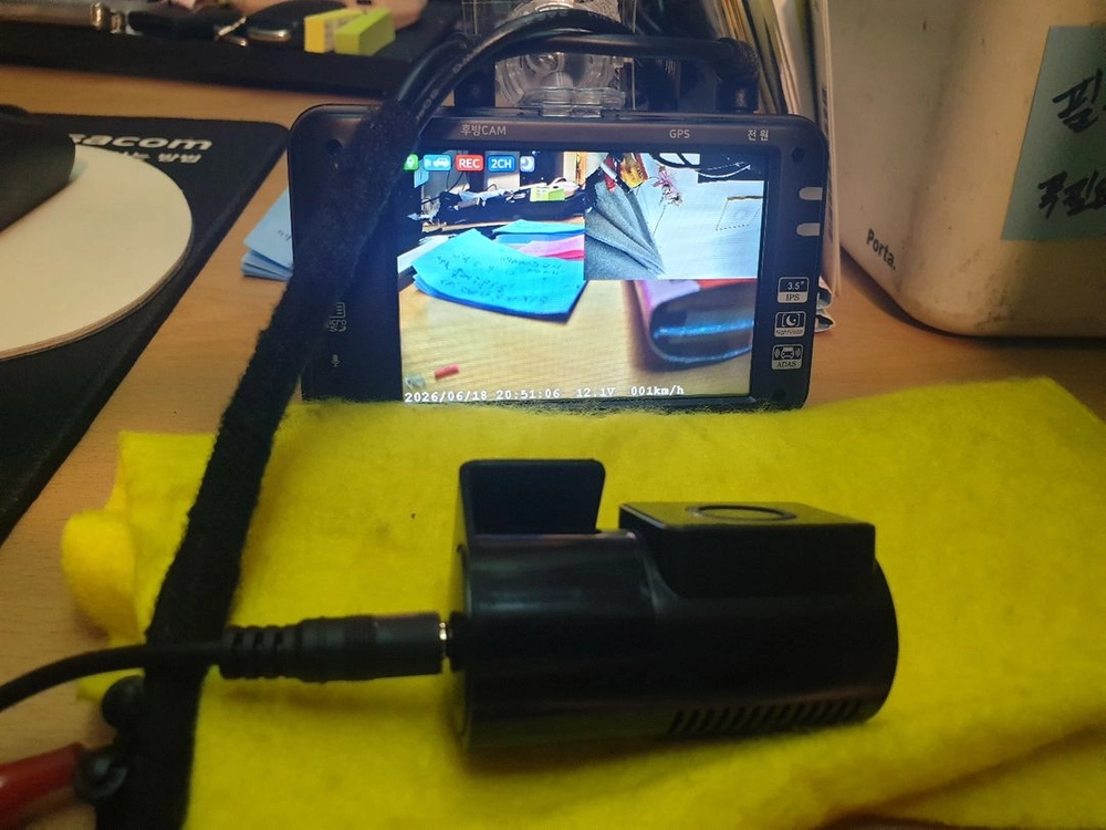 깔끔한 현대TNR UNIQ 500 블랙박스입니다FHD 전방 카메라와 후방 카메라로 2채널 녹화가 가능해요울트라 나이 이미지