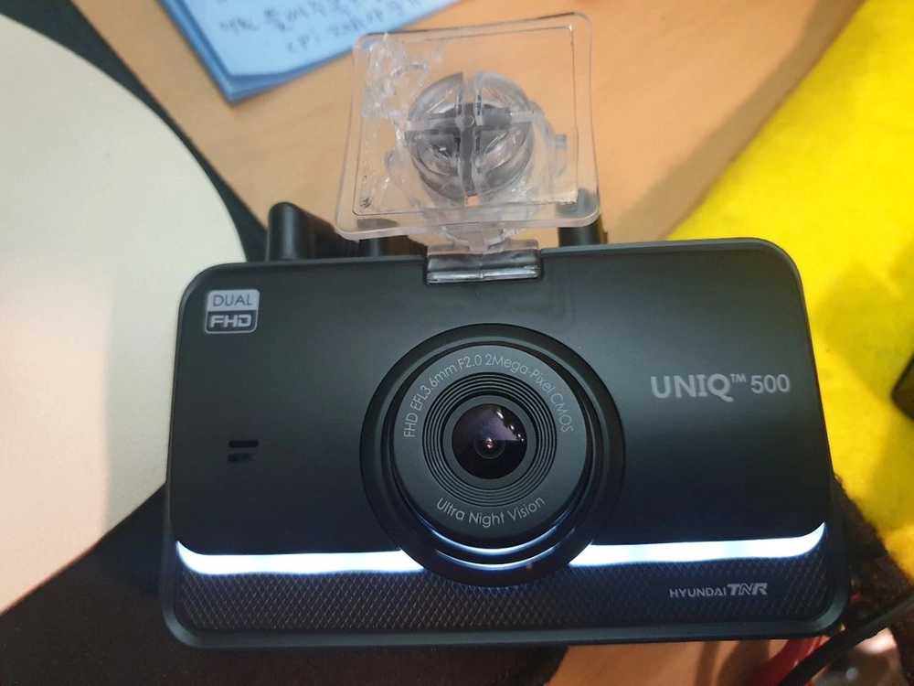 깔끔한 현대TNR UNIQ 500 블랙박스입니다FHD 전방 카메라와 후방 카메라로 2채널 녹화가 가능해요울트라 나이 이미지