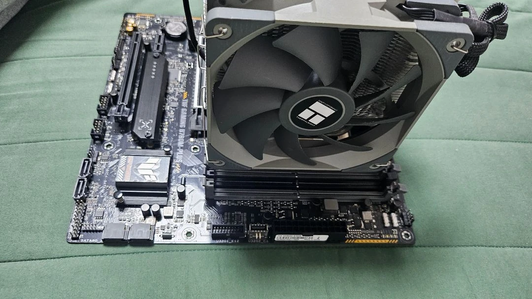 12400f + b760m tuf gaming보드 + 쿨러 이미지