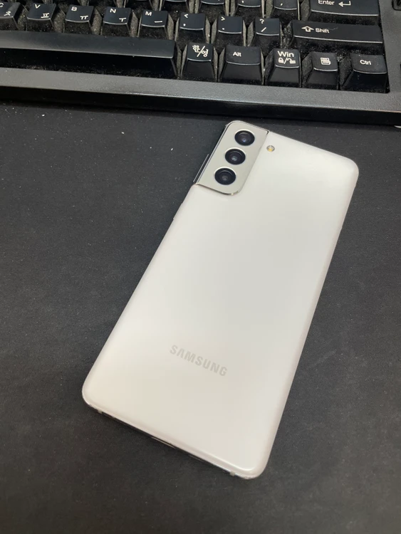 갤럭시S21 화이트 256GB 무잔상 상태좋은 중고18만6천팝니다 이미지