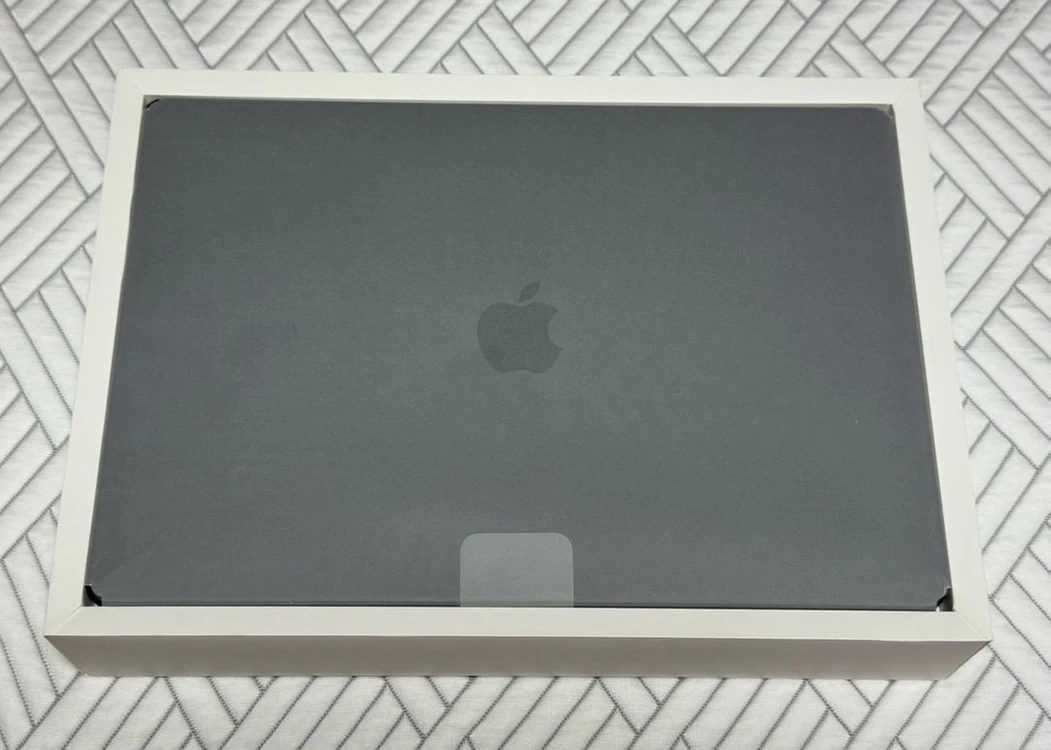 맥북프로 m5max 16인치 48gb/2tb 신품급 - 안심되는 중고거래